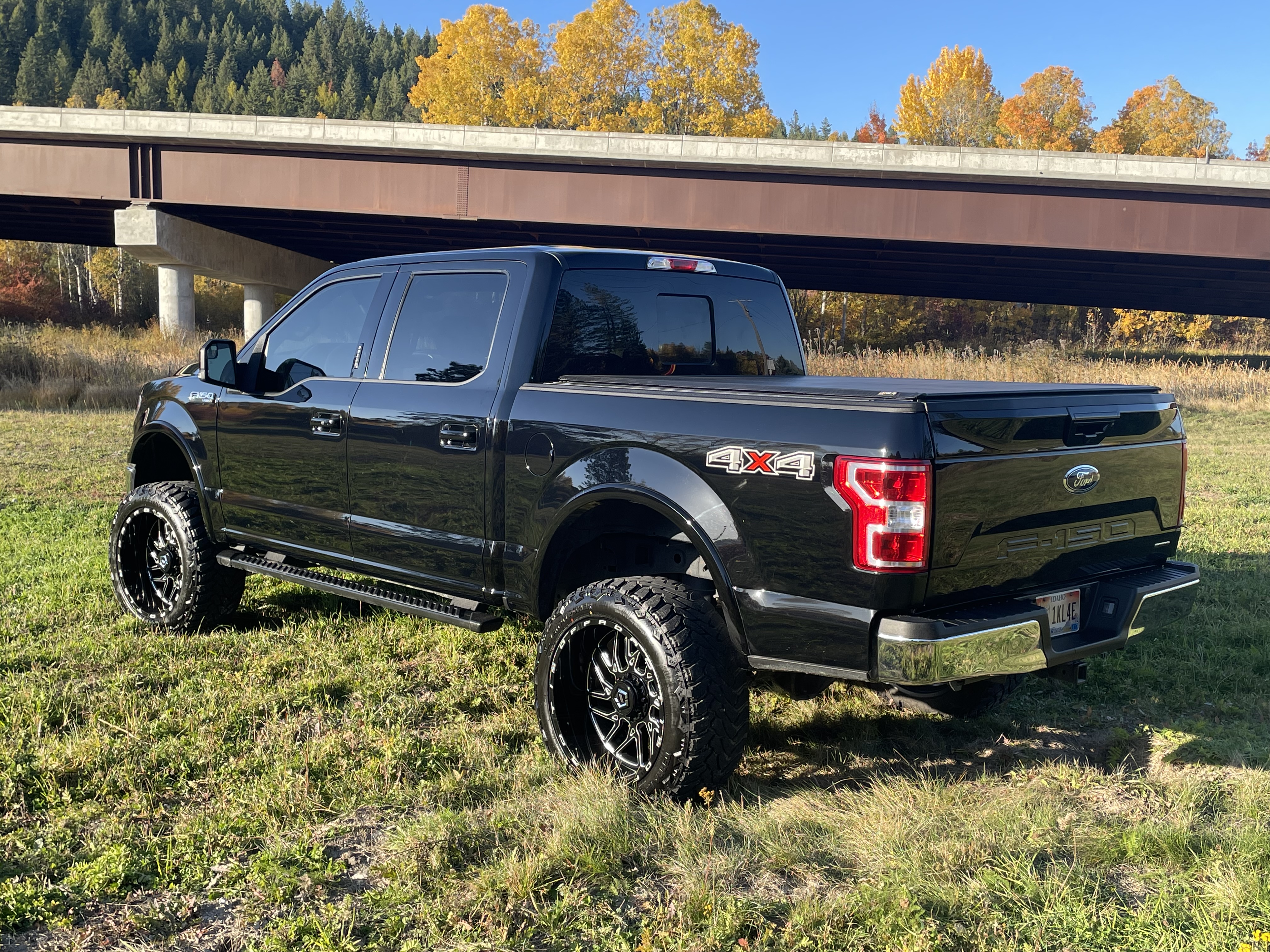 2018 Ford F-150 TIS 544BM 22x12 -44 Venom Power Terra Hunter M/T 35x12.50R22