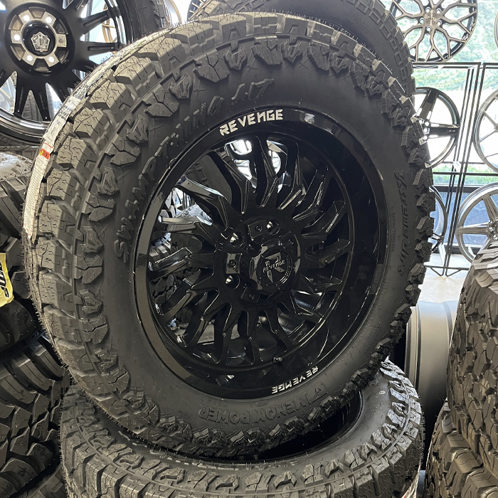 20x9 Revenge RV204 0mm 5x127 (5x5),5x139.7 (5x5.5) Gloss Black | Venom Power Swampthing A/T 33x12.50R20E