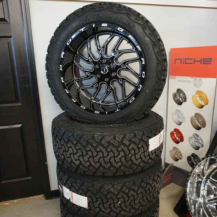 TIS 544BM Gloss Black Milled 22x12 6x135,6x139.7 (6x5.5) -44mm Venom Power Terra Hunter MT 33x12.50R22 F