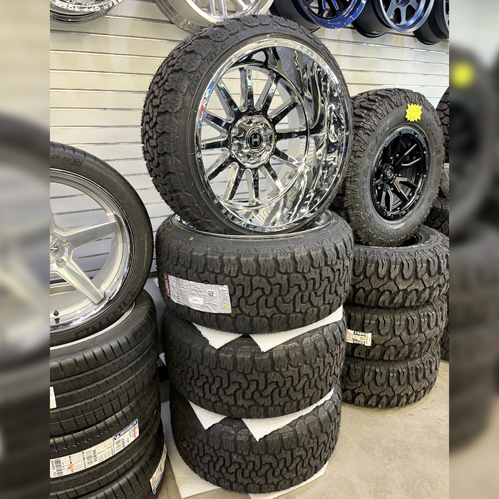 Hardcore Offroad HC13 Hector Chrome 24x14 8x165.1 (8x6.5) -76mm AMP Terrain Pro AT 305/35R24 XL