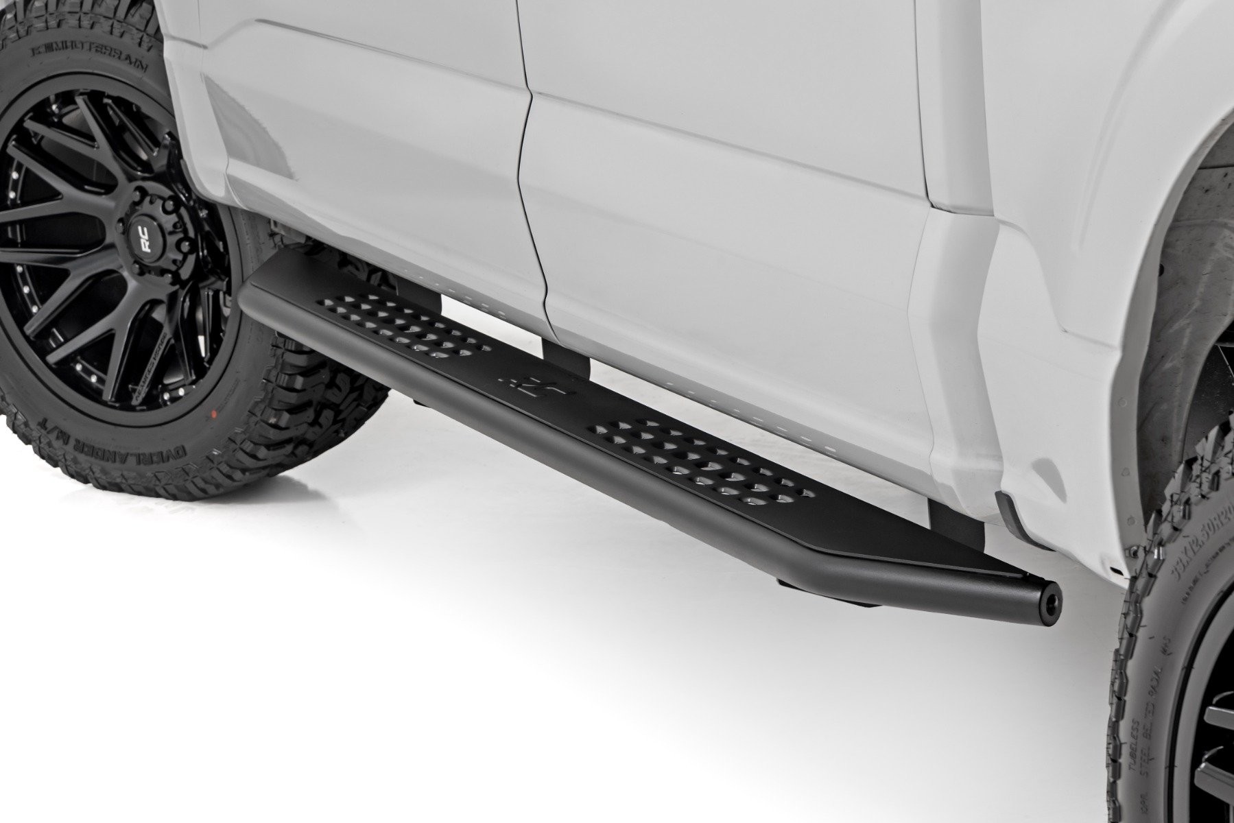 Rough Country OV2 Running Boards | Side Step Bars | Crew Cab | Ford F-150/Lightning/F-250/F-350 (15-25)