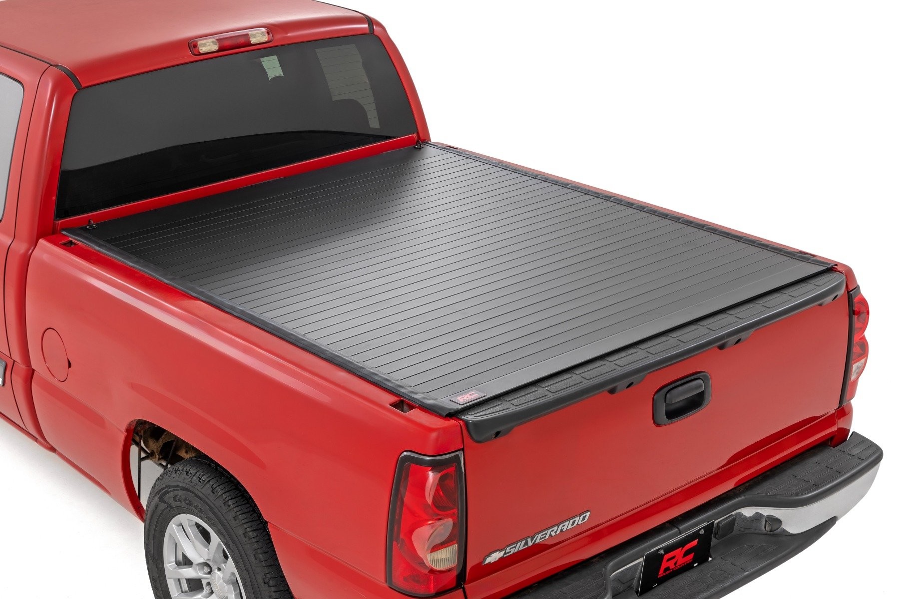 Rough Country Hard Roll Up Bed Cover | 6'7" Bed | Chevy/GMC 1500 (00-06 & Classic)