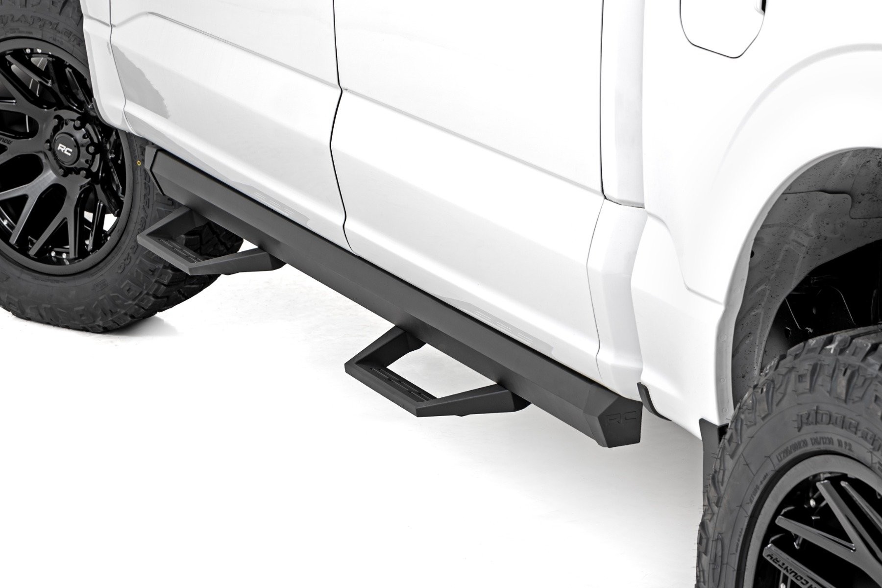 Rough Country SRL2 Adj Aluminum Step | Crew Cab | Ford F-150/Lightning/F-250/F-350/Raptor (15-25)