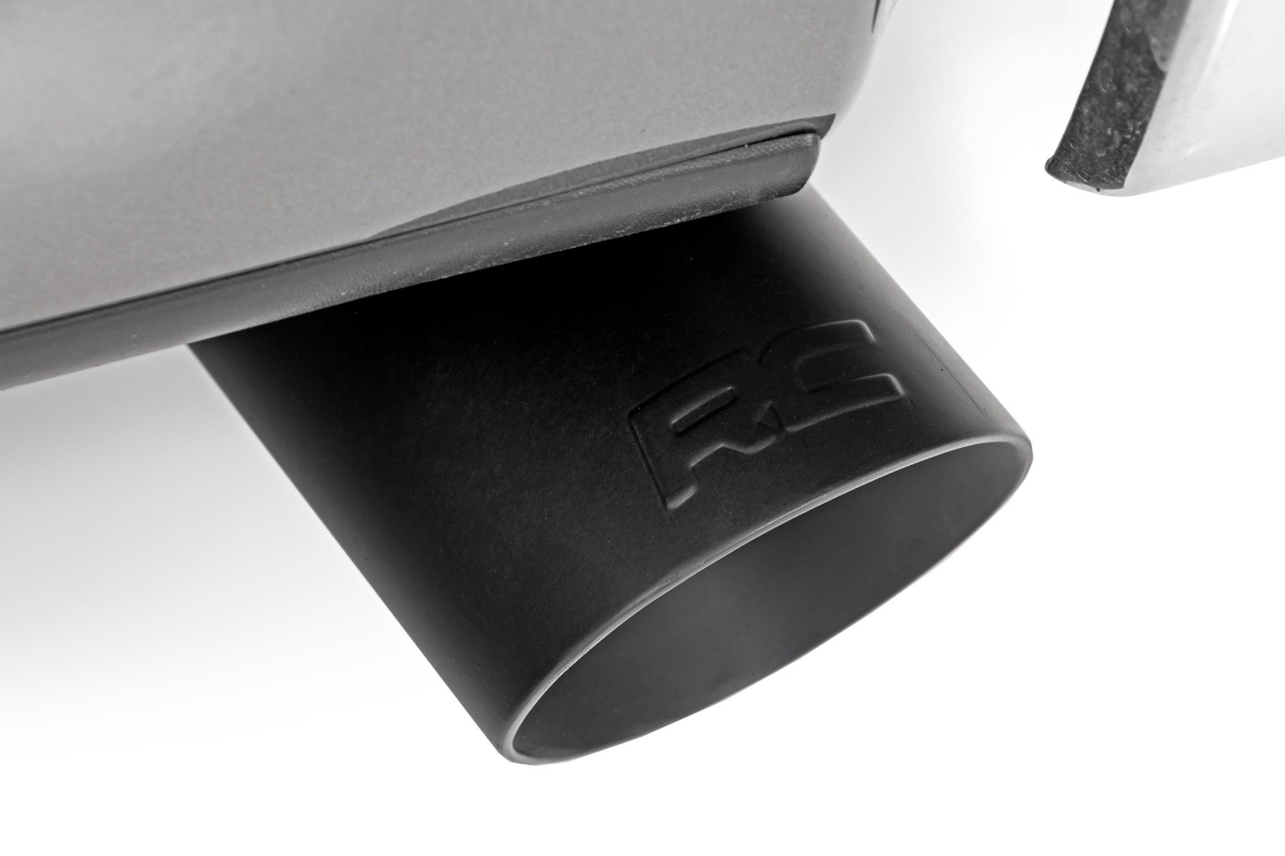 Rough Country Exhaust Tip | Black | RC Logo | 2.5-3 Inch Pipe