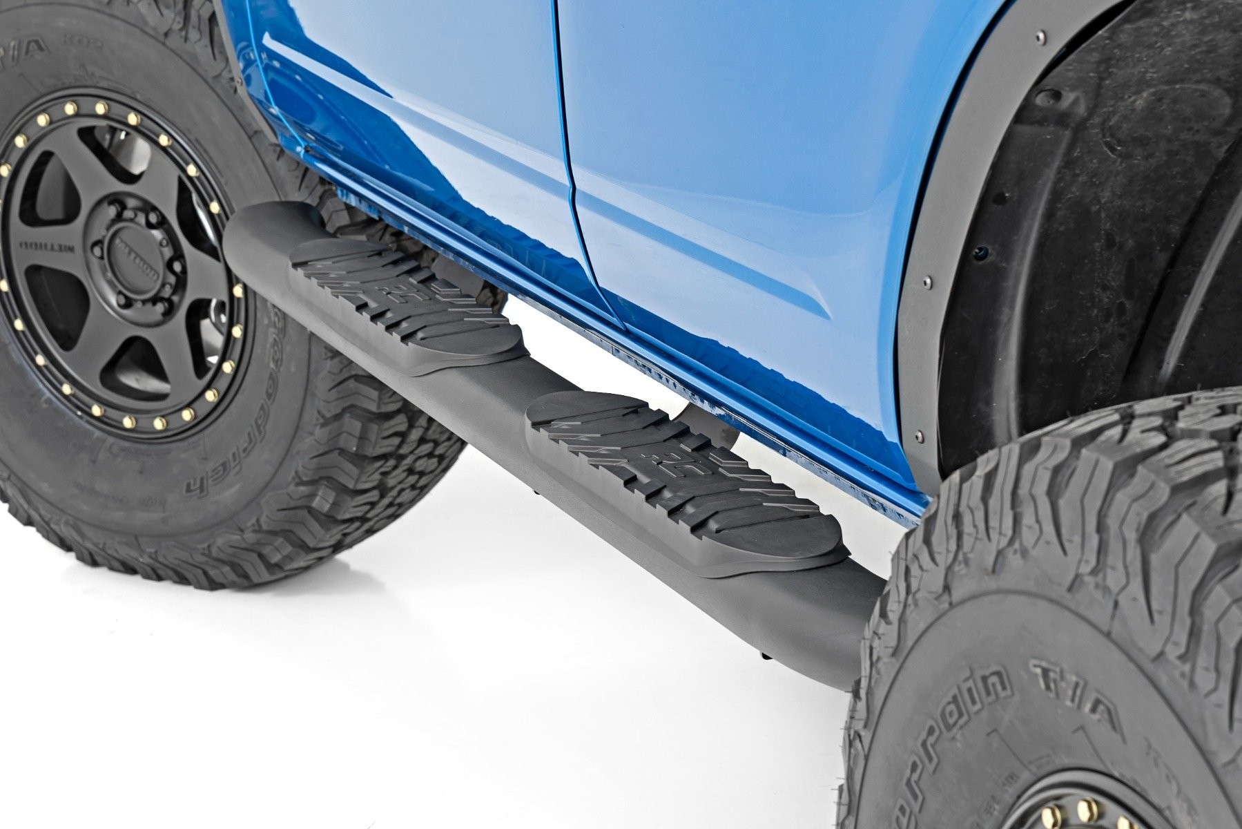 Rough Country Oval Nerf Step | 4-Door | Black | Ford Bronco 4WD (2021-2025)