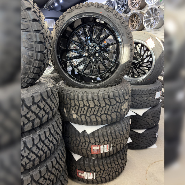 TIS Wheels 547B Gloss Black 24x14 -76mm Offset 6x135,6x139.7 (6x5.5) Radar Tires Renegade R/T 35x13.50R24 E